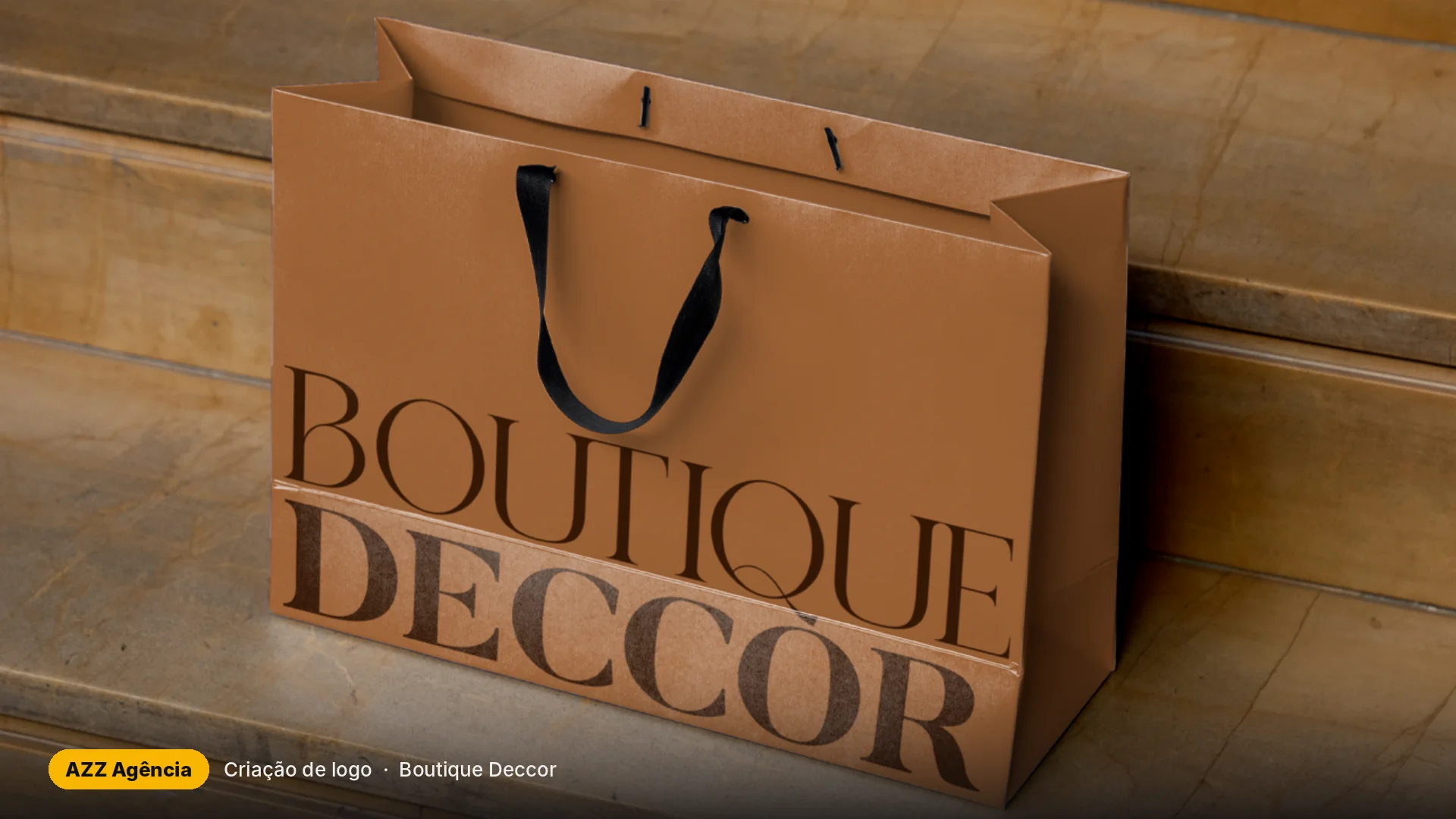 Sacola com a nova marca da Boutique Deccor