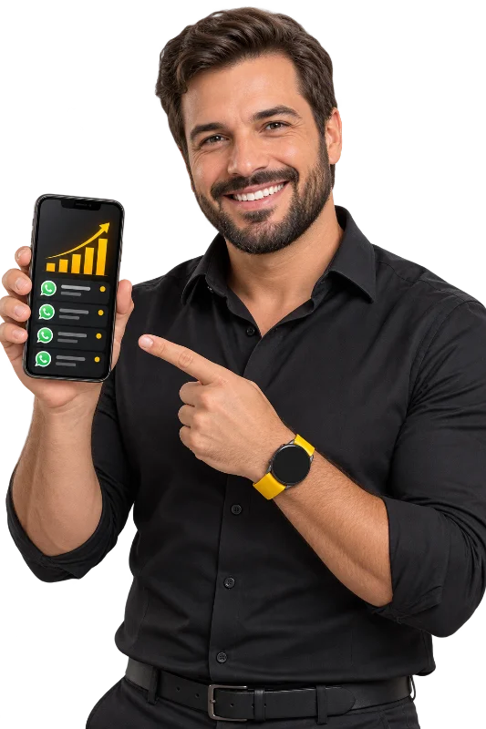 Gestão de tráfego pago – empresário mostrando no celular os resultados dos anúncios e mensagens no WhatsApp